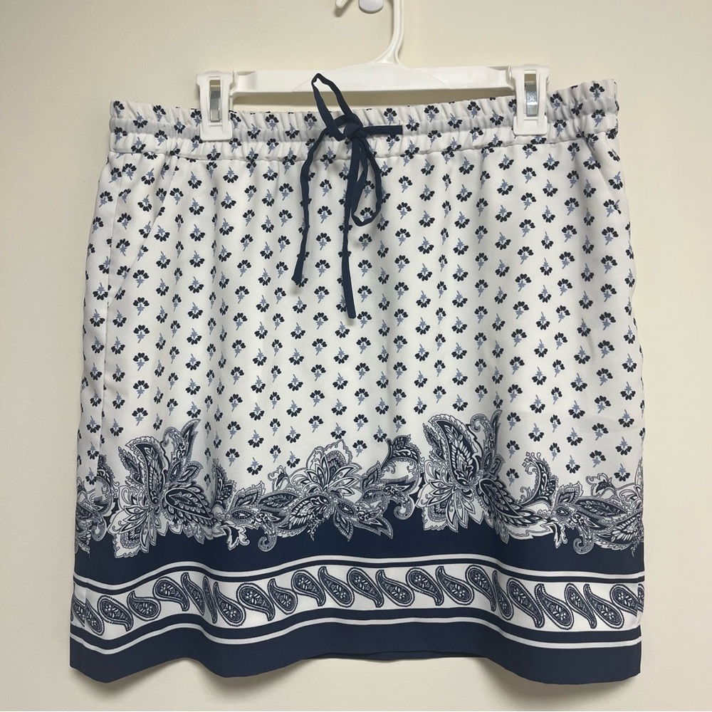 Ann Taylor navy blue white skirt with‎ black elastic waist mini length size M